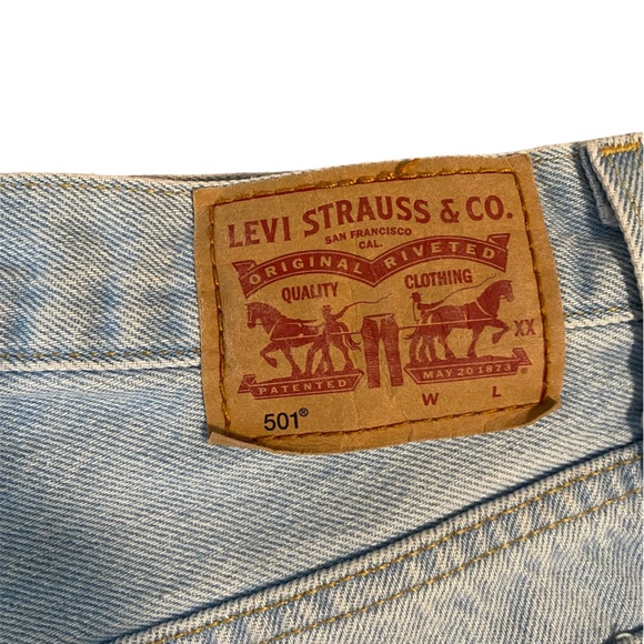 Levi’s 501 light wash distressed denim shorts - Picture 3 of 7